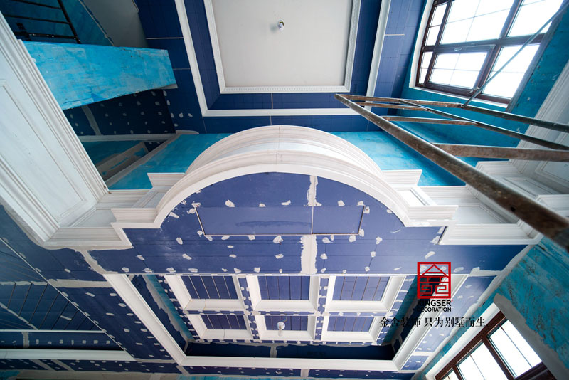 保利西山林语303平米欧式风格装修施工现场